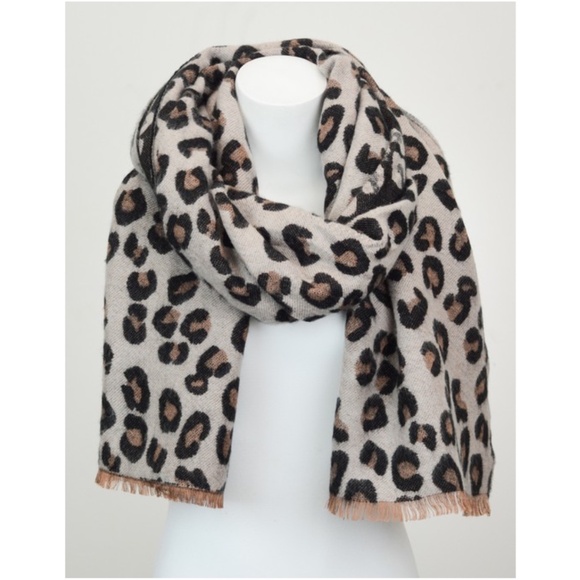 Cozy leopard Print Fringe detail Blanket Scarf - Picture 4 of 5